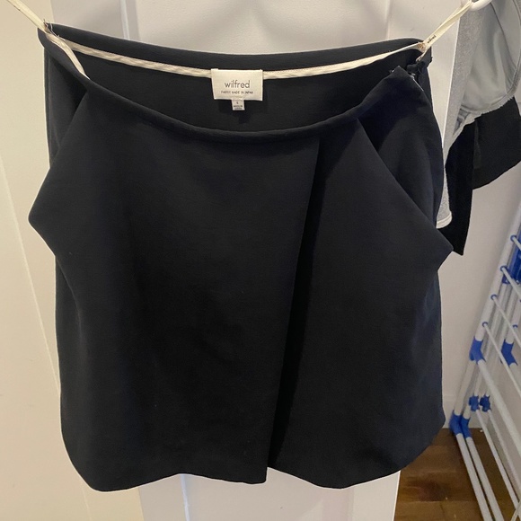 Classic black skirt - Picture 1 of 3